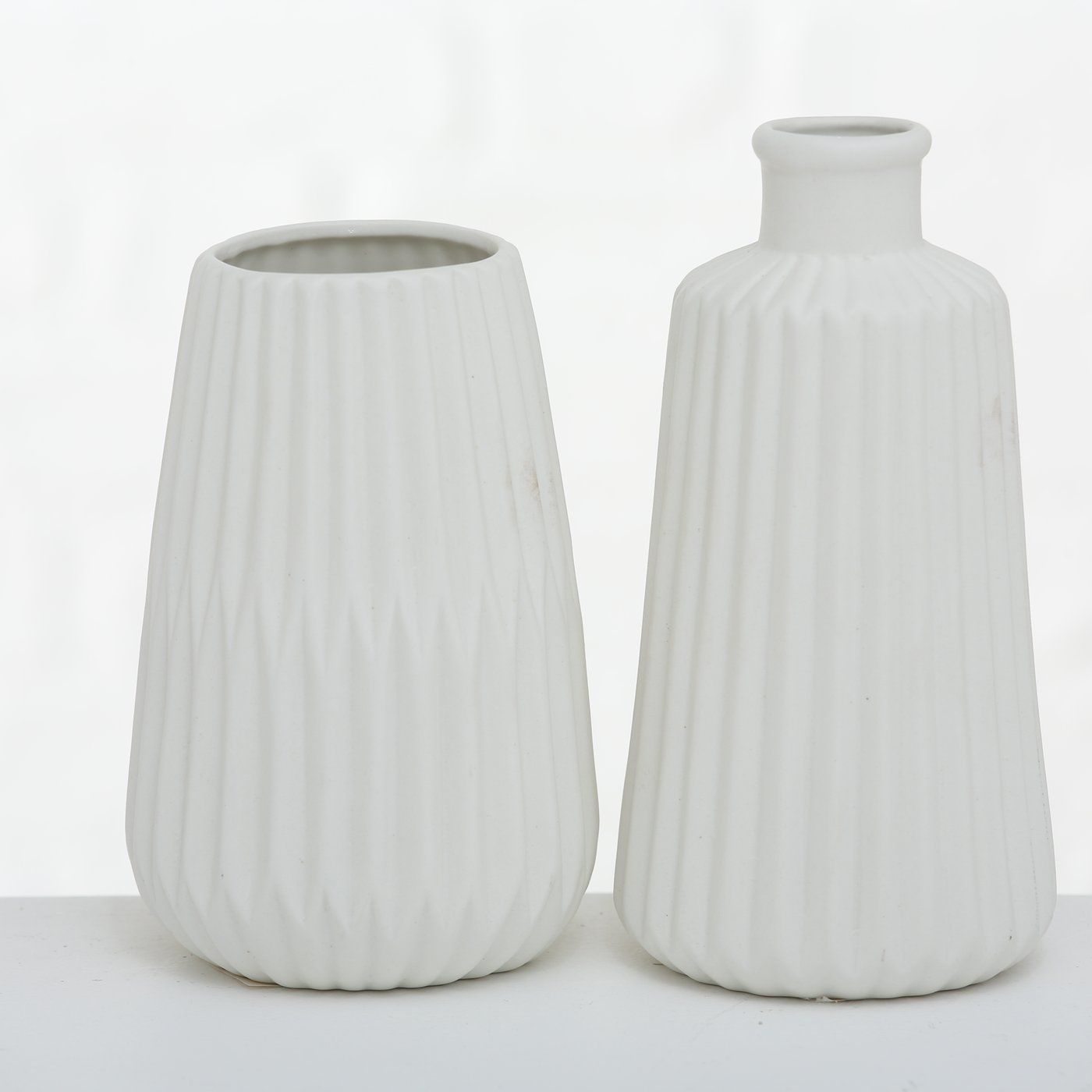 Boltze Blumenvasen aus Keramik, ø ca. 8,5 cm, skandinavischer Stil, Weiß Matt 2er Set Boltze Blumenvasen aus Keramik, ø ca. 8,5 cm, skandinavischer Stil, Weiß Matt 2er Set