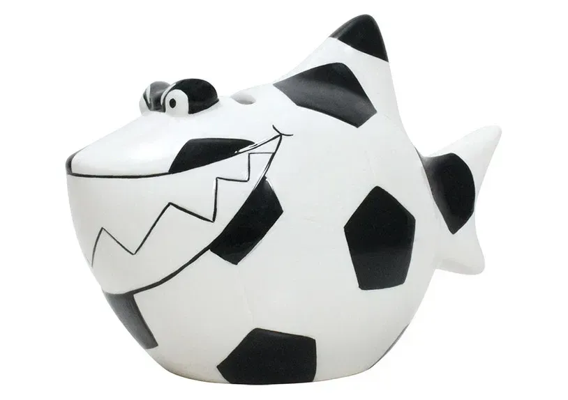 Sparschwein Company Hai Fußball aus Keramik, Weiß/Schwarz (B/H/T) 13x11x7,5cm Sparschwein Company Hai Fußball aus Keramik, Weiß/Schwarz (B/H/T) 13x11x7,5cm
