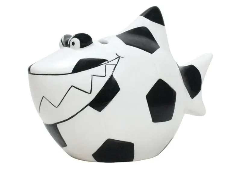Sparschwein Company Hai Fußball aus Keramik, Weiß/Schwarz (B/H/T) 13x11x7,5cm Sparschwein Company Hai Fußball aus Keramik, Weiß/Schwarz (B/H/T) 13x11x7,5cm