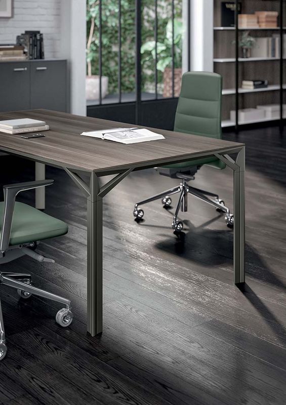 executive  desk X 8