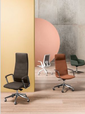 EXECUTIVE  CHAIRS