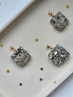 PYRIT Quadrat Anhänger Gold