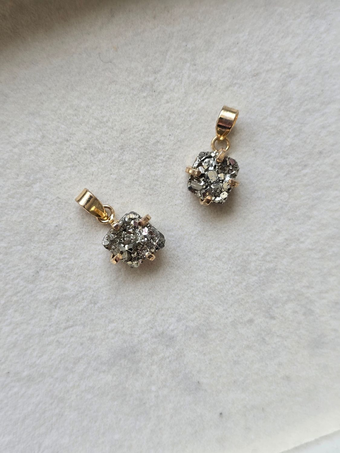 PYRIT Mini Quadrat Anhänger Gold