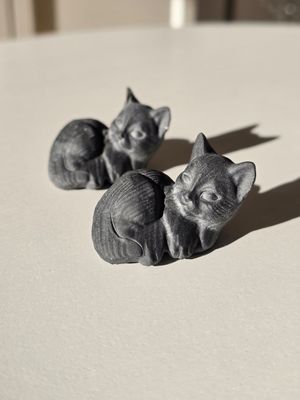 OBSIDIAN Katze liegend