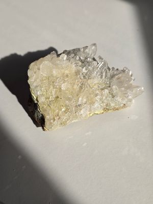 BERGKRISTALL Rohstein mit Epidot