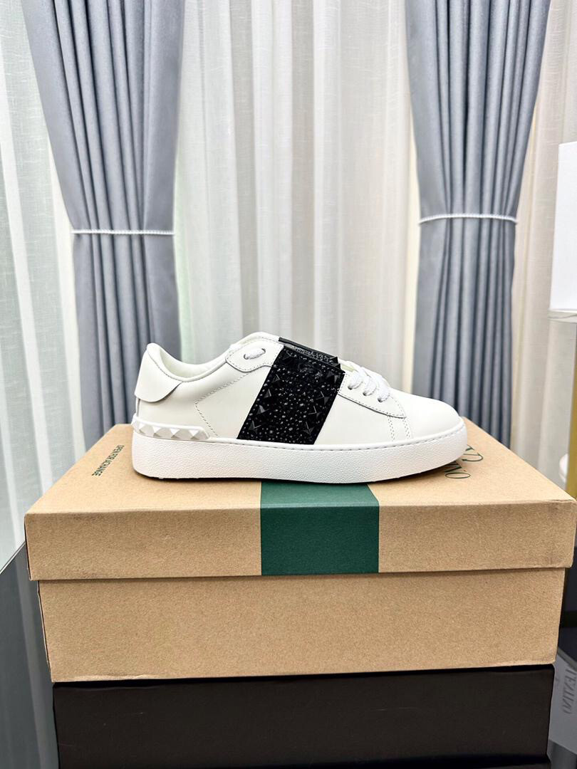VALENTINO GARAVANI SNEAKERS ROCKSTUD