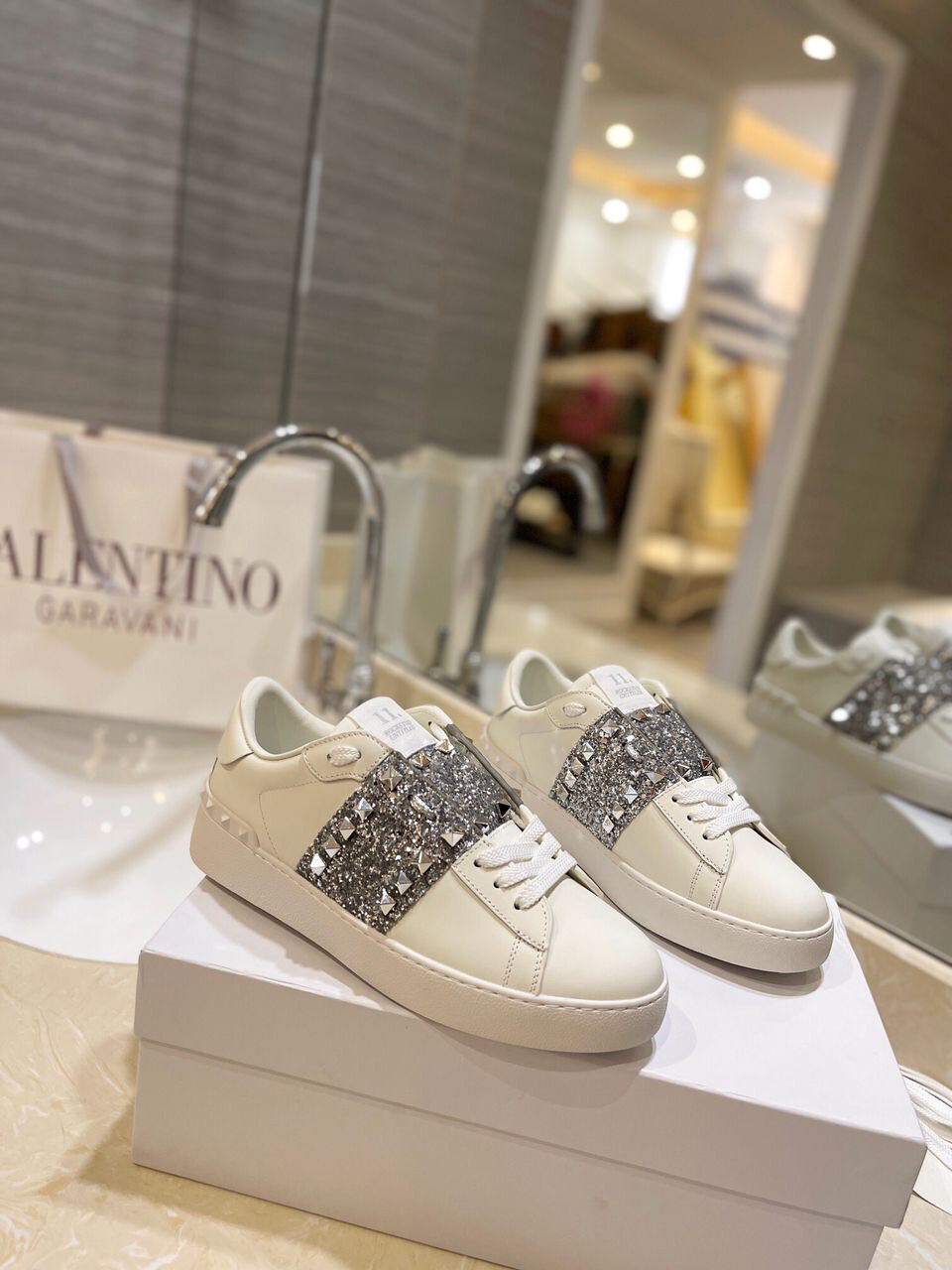VALENTINO GARAVANI SNEAKERS ROCKSTUD