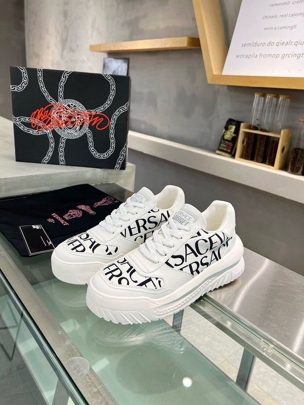 Versace
Sneakers