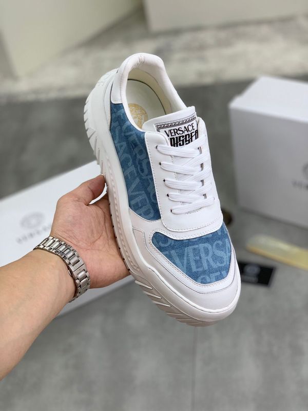 Versace
Sneakers