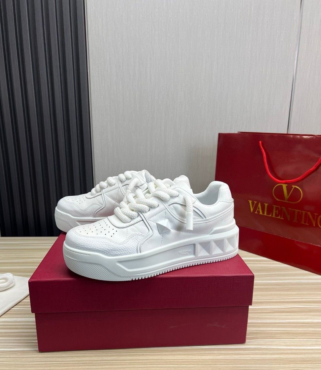 VALENTINO GARAVANI SNEAKERS