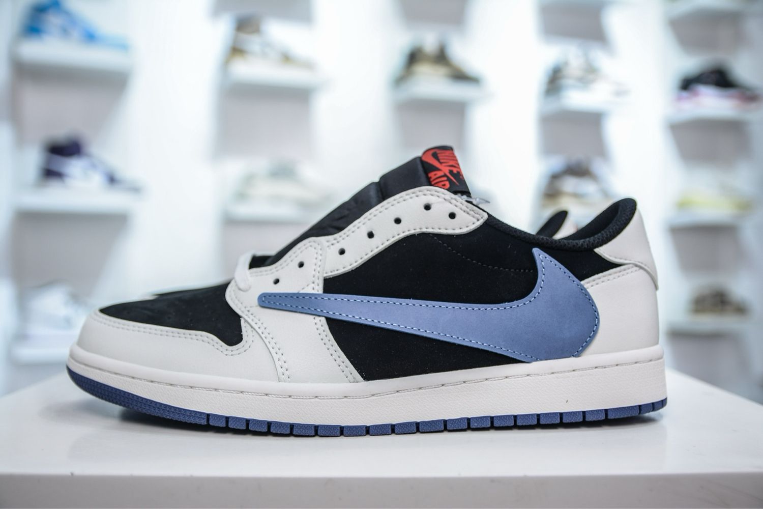 Jordan 1 Low Travis Scott 