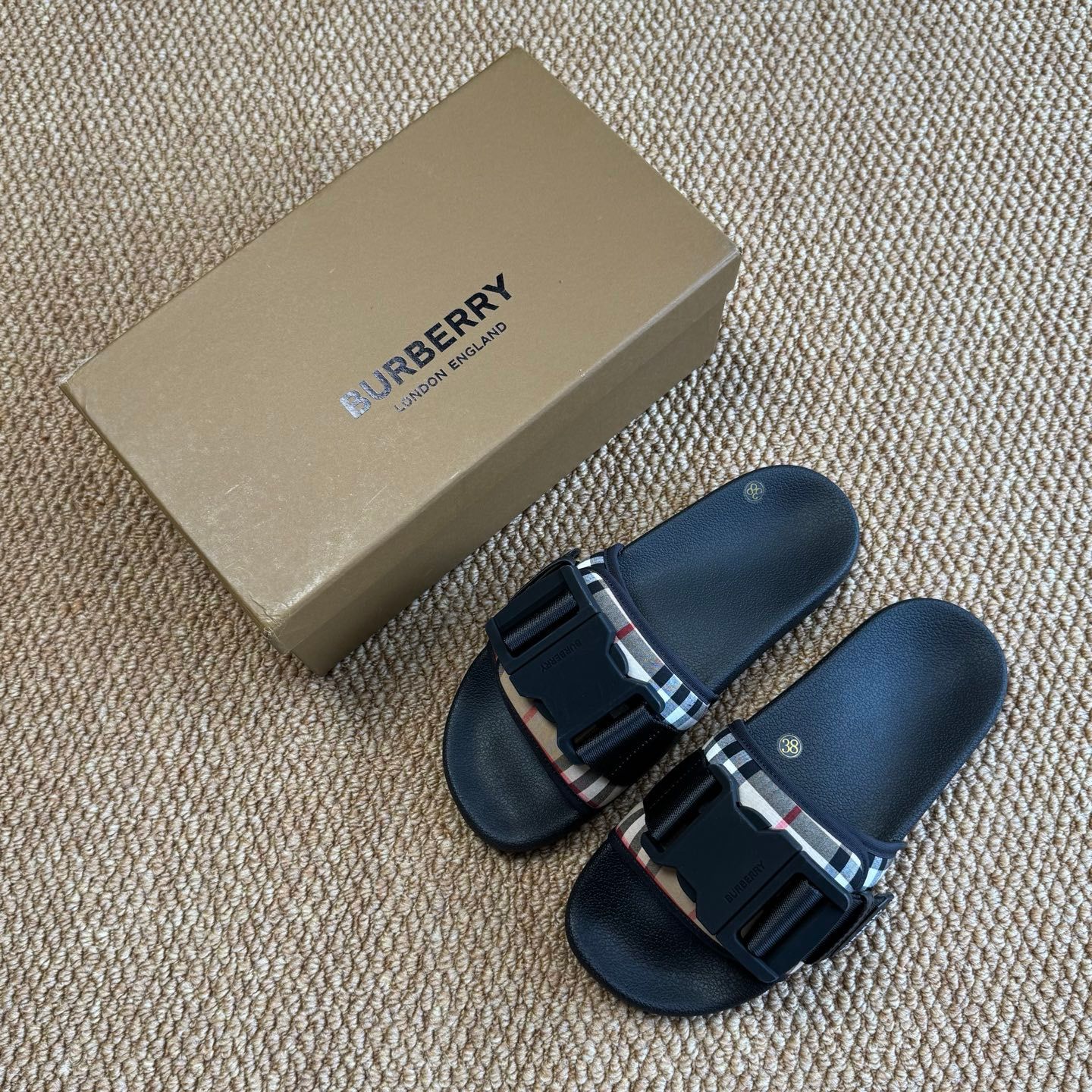 Slippers Burberry