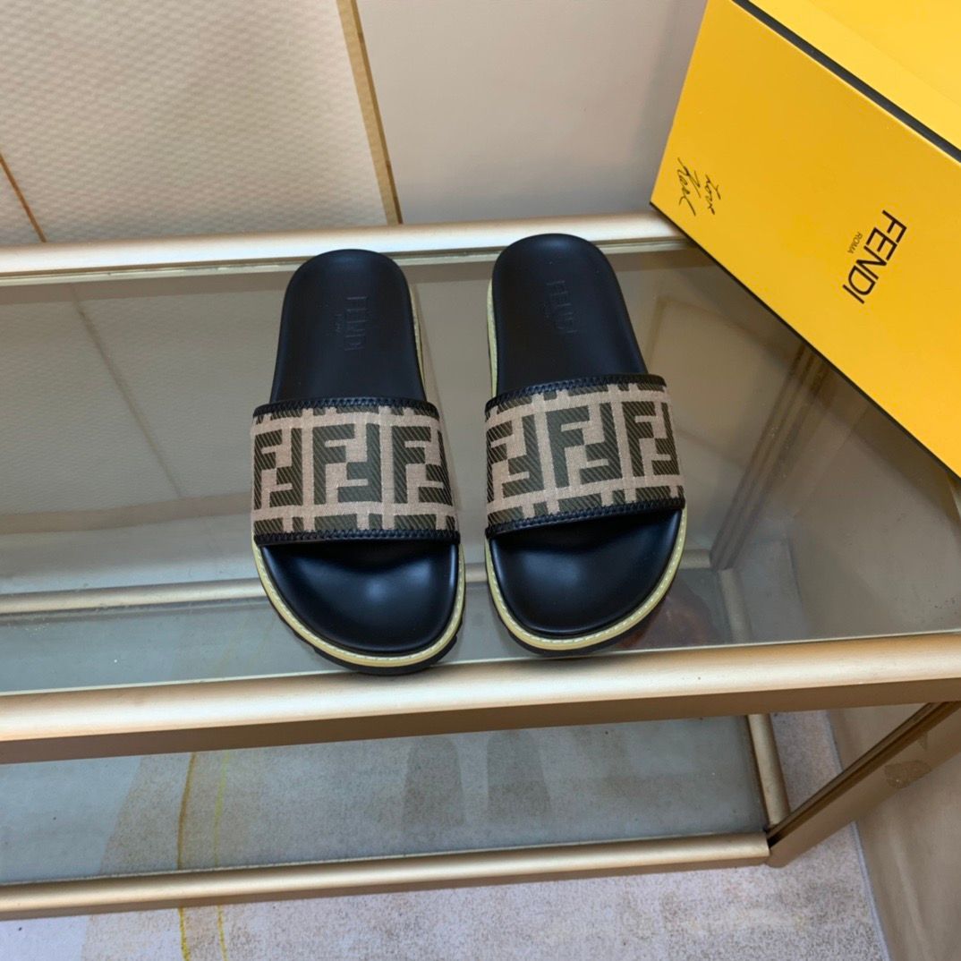 Slippers Fendi