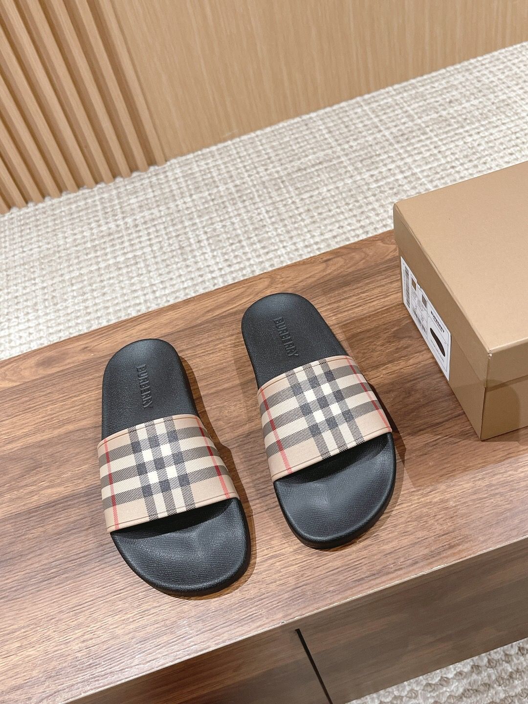 Slippers Burberry