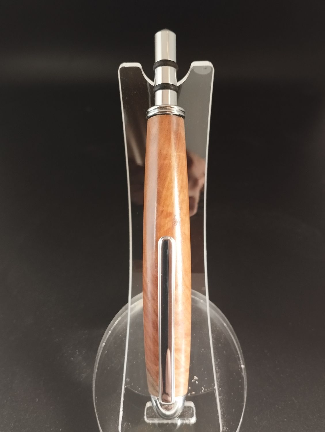 Enfile aiguille en bois stabilisé