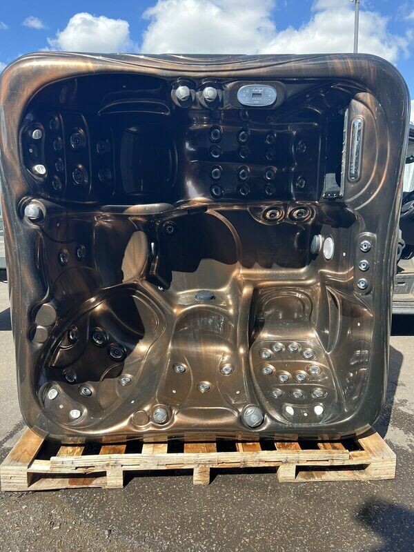 Second Hand Hot Tub 2 (SOLD)
