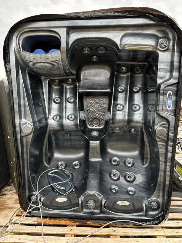 Second Hand Hot Tub 3 (SOLD)