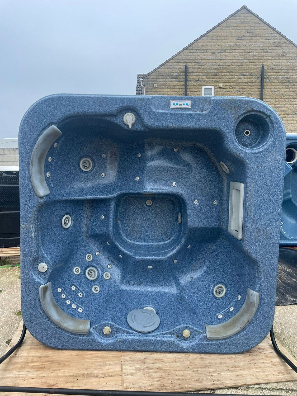 Second Hand Hot Tub 4 (SOLD)