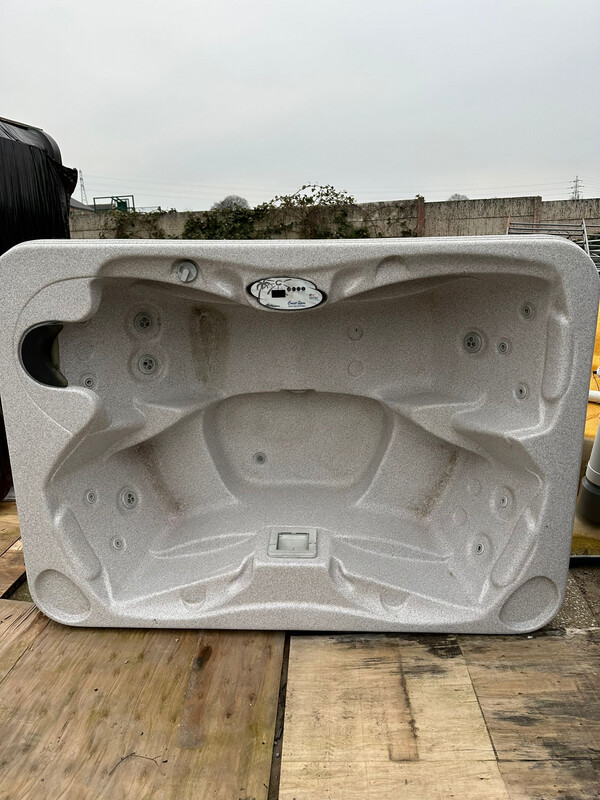 Second Hand Hot Tub 5 (SOLD)