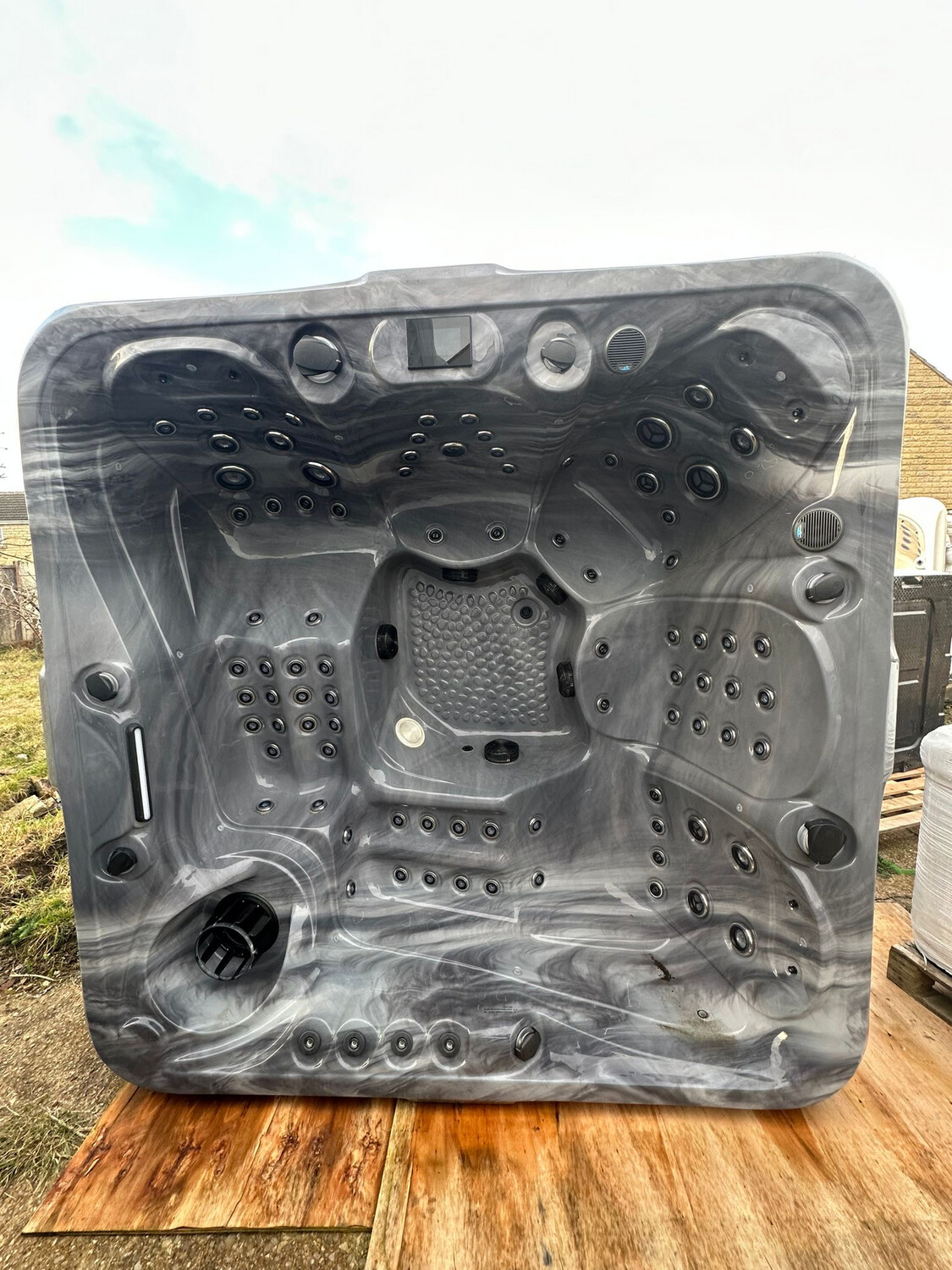Second Hand Hot Tub 6 (SOLD)