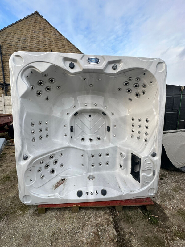 Second Hand Hot Tub 7