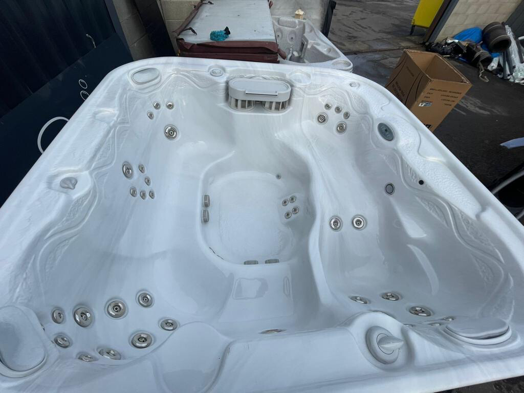 Second Hand Hot Tub 14 (SOLD)