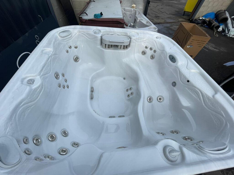 Second Hand Hot Tub 14 (SOLD)
