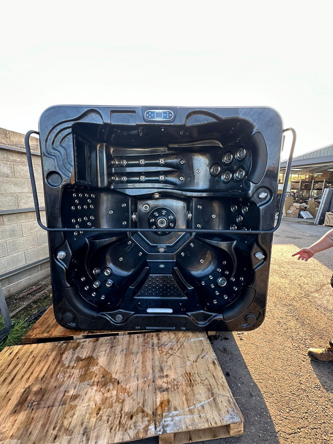 Second Hand Hot Tub 18 (SOLD)