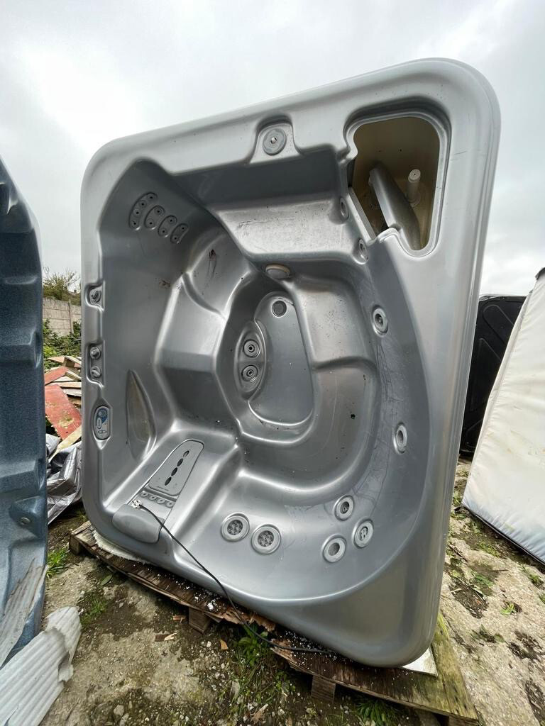 Second Hand Hot Tub 17