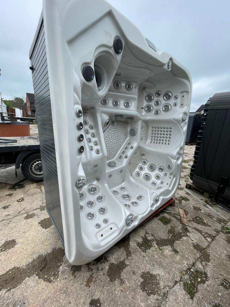 Second Hand Hot Tub 22