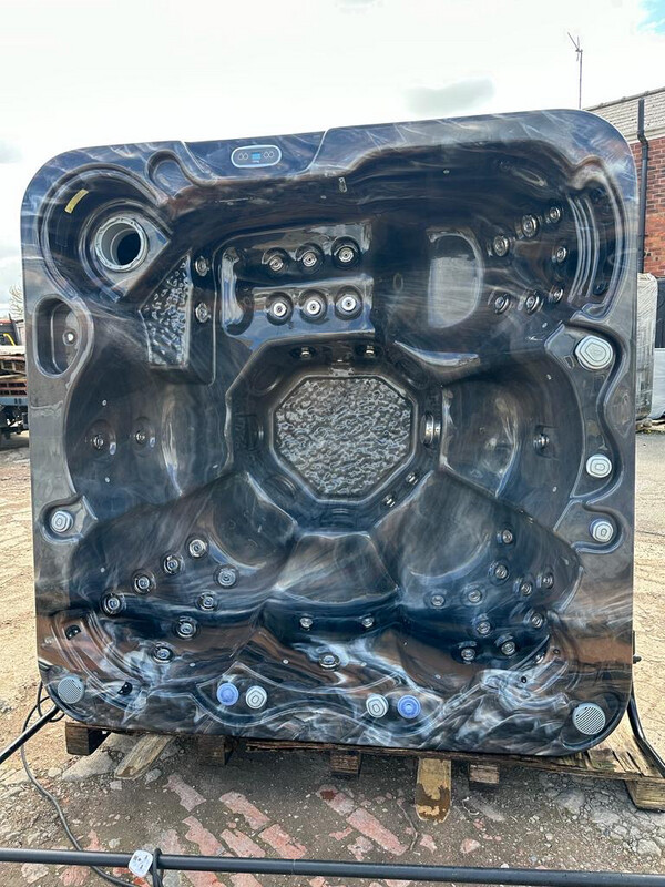 Second Hand Hot Tub 19 (SOLD)