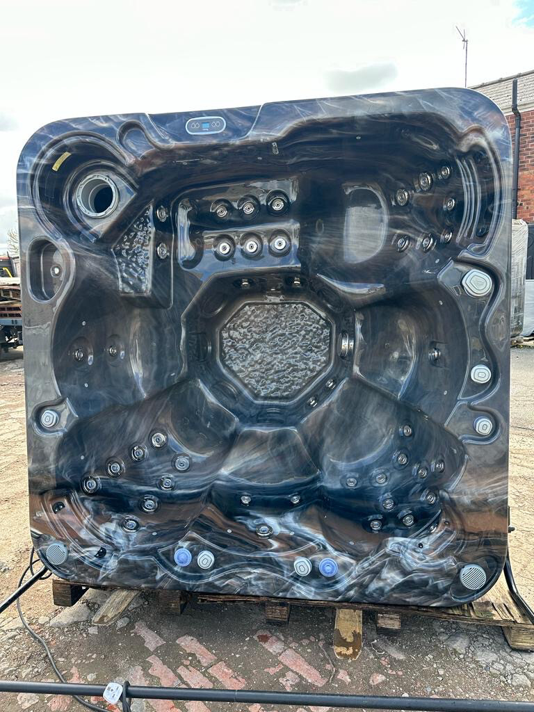 Second Hand Hot Tub 19 (SOLD)