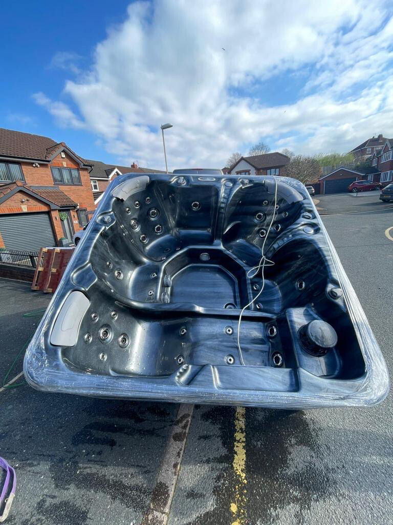 Second Hand Hot Tub 27 (SOLD)