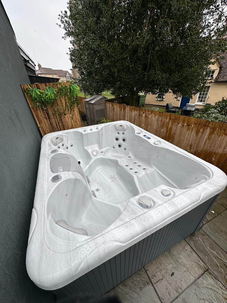 Second Hand Hot Tub 31 (SOLD)