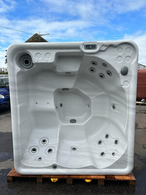 Second Hand Hot Tub 25 (SOLD)