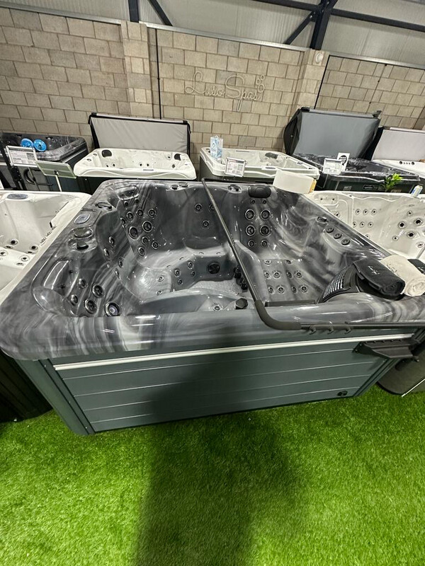 Second Hand Hot Tub 28 (SOLD)