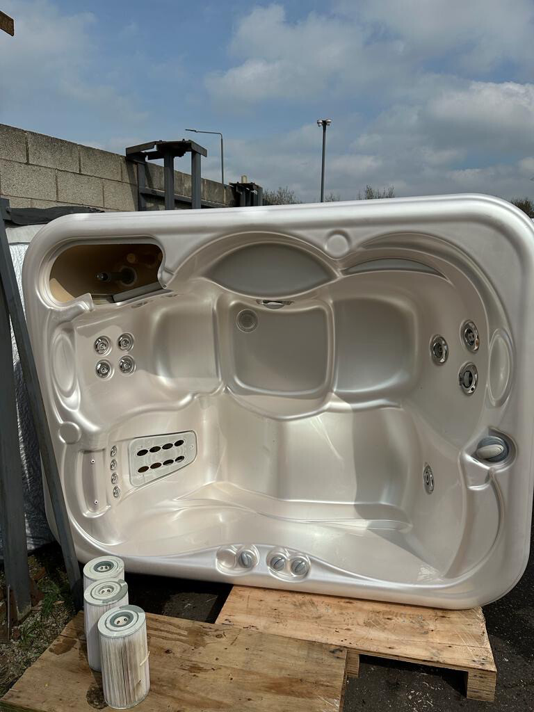 Second Hand Hot Tub 25 (SOLD)