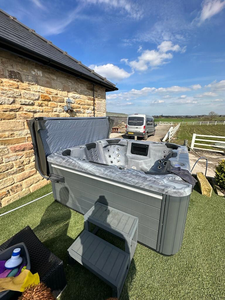 Second Hand Hot Tub 29
