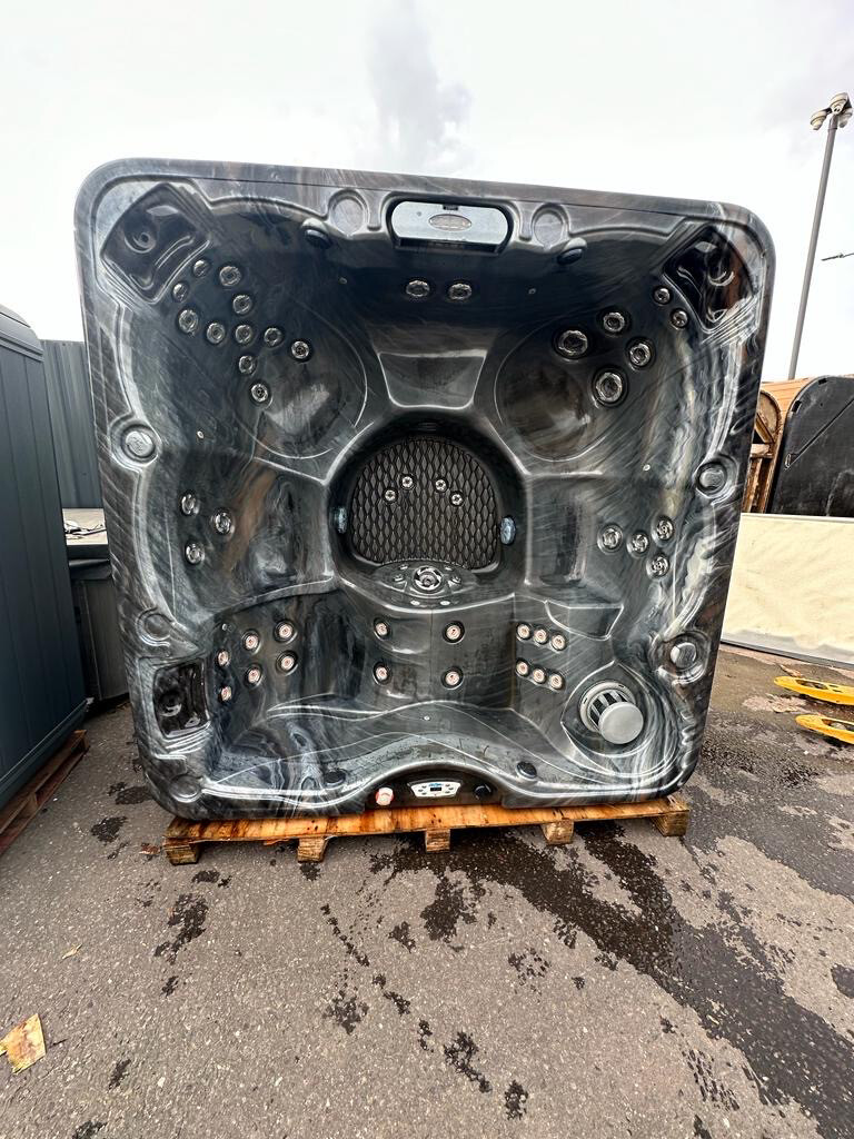 Second Hand Hot Tub 23 (SOLD)