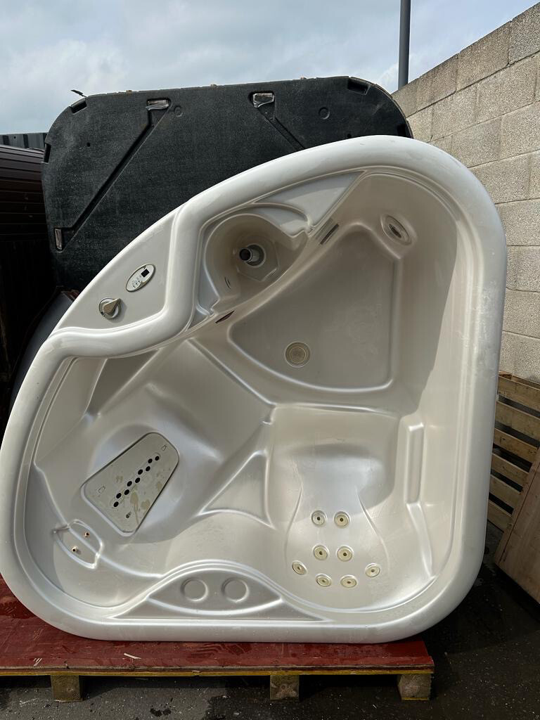 Second Hand Hot Tub 30 (SOLD)