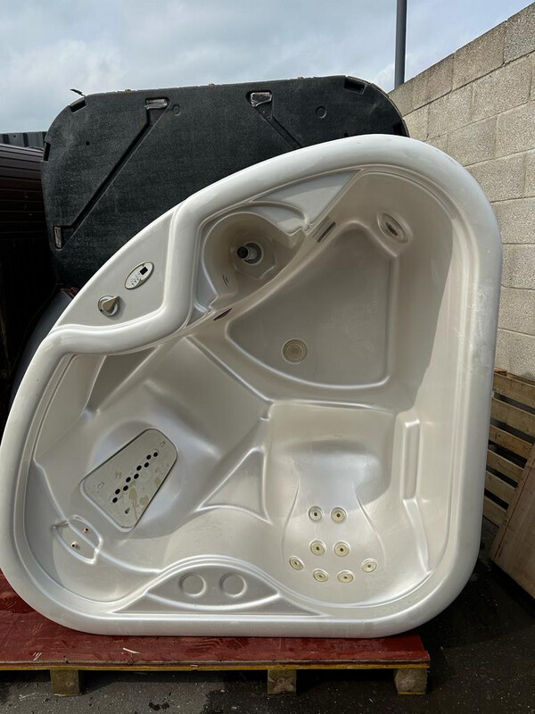 Second Hand Hot Tub 30 (SOLD)