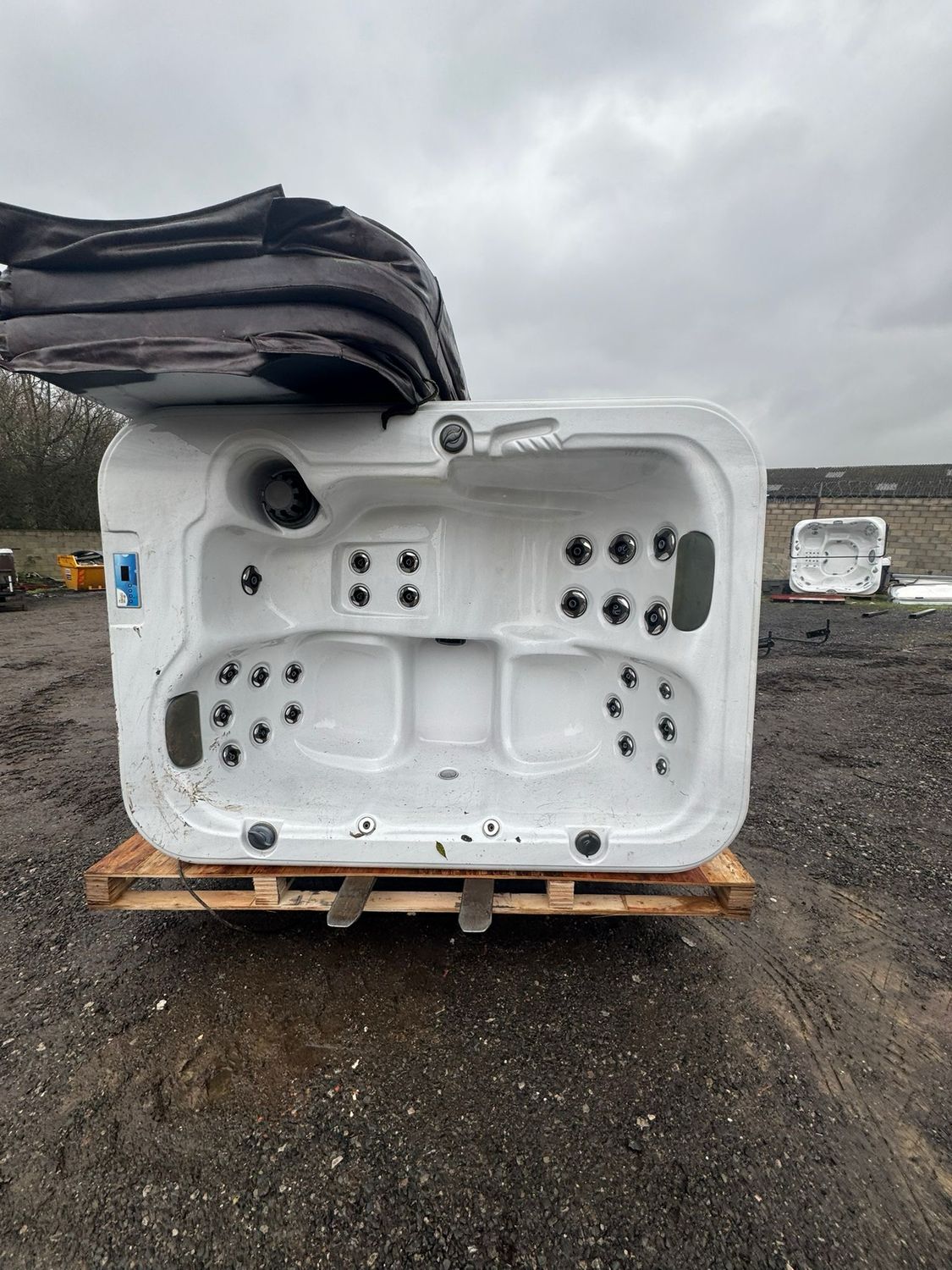Second Hand Hot Tub 11