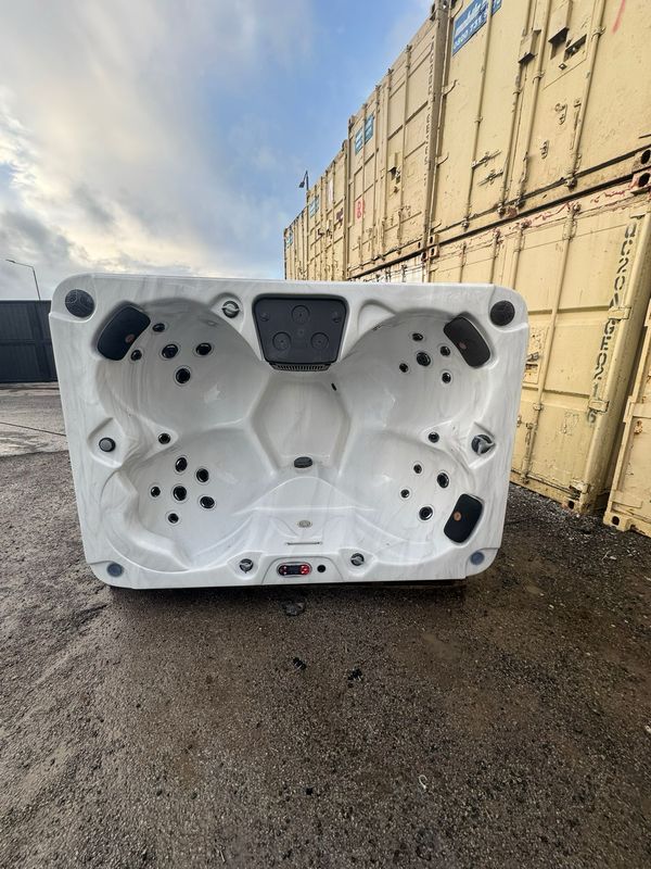 Second Hand Hot Tub 13