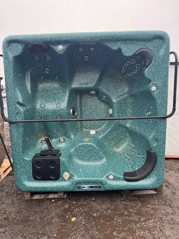 Second Hand Hot Tub 17