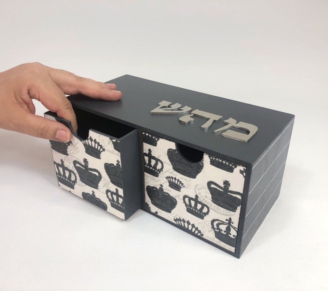 Cajonera doble gris con coronas