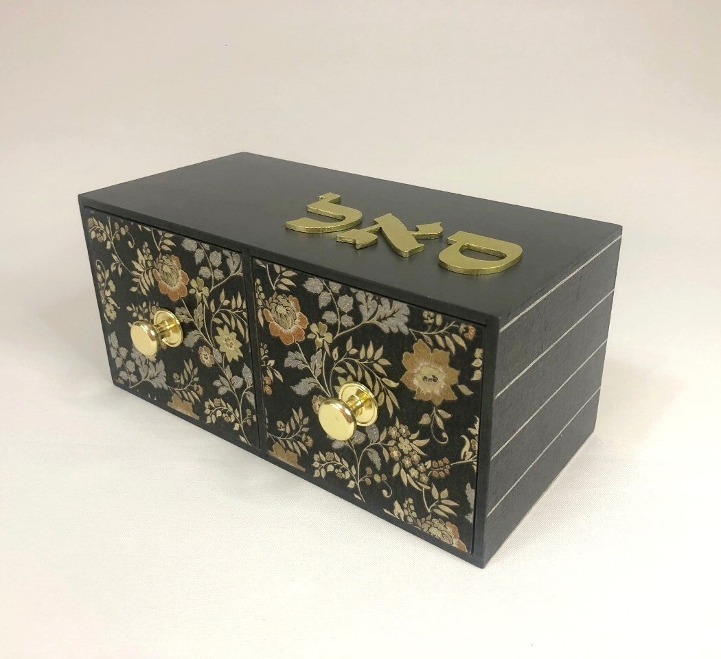 Cajonera doble gris con flores