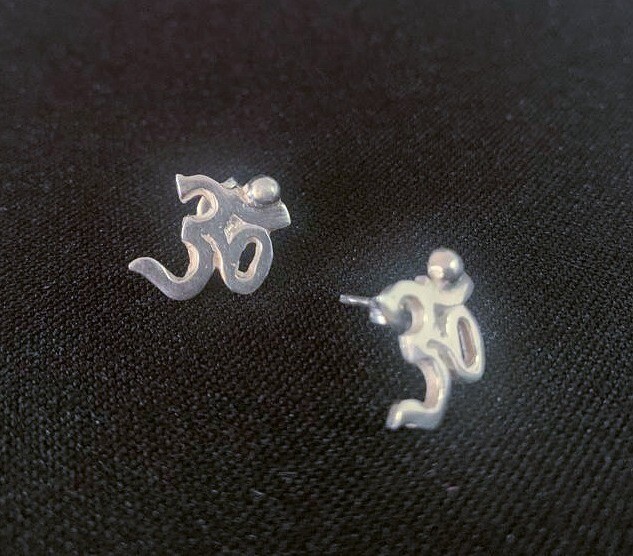 Aretes OM de broquel