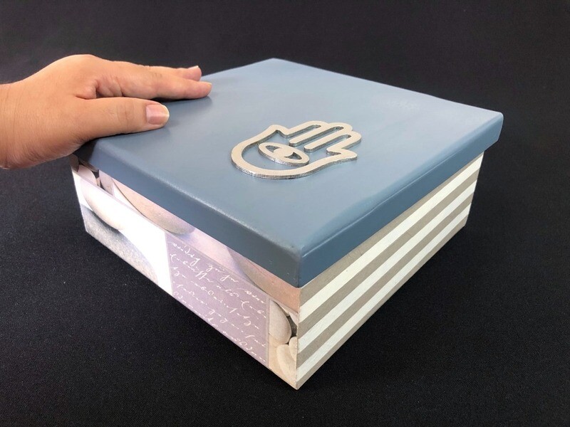 Caja gris claro grande