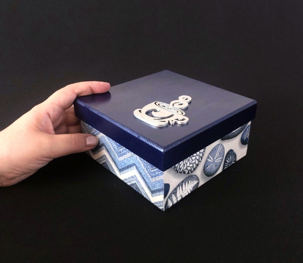 Caja azul marino chica