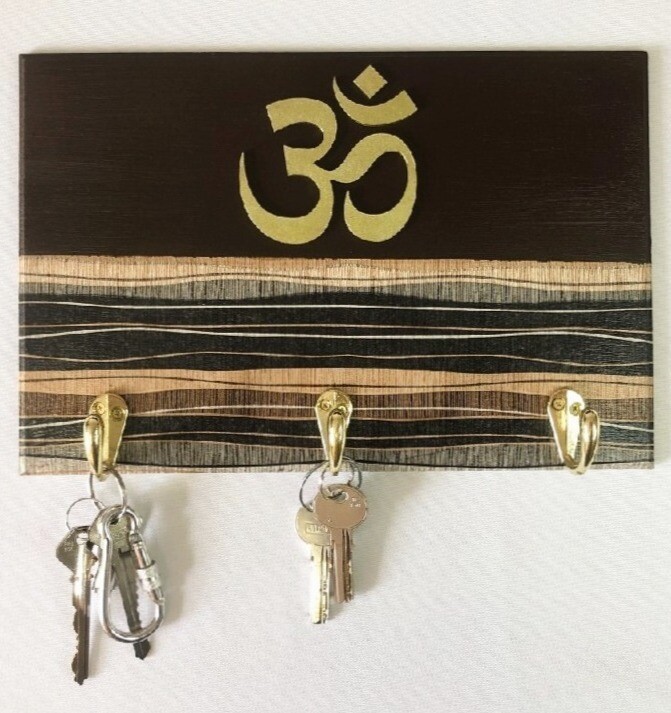 Porta llaves café y dorado